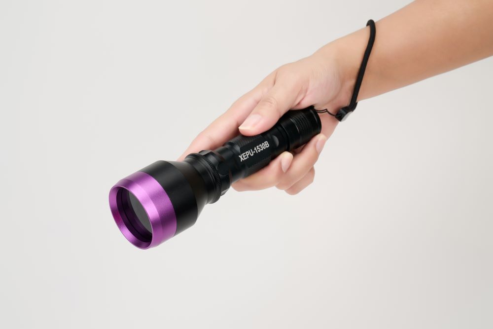 UV Flashlight for Oxygen Cleaning